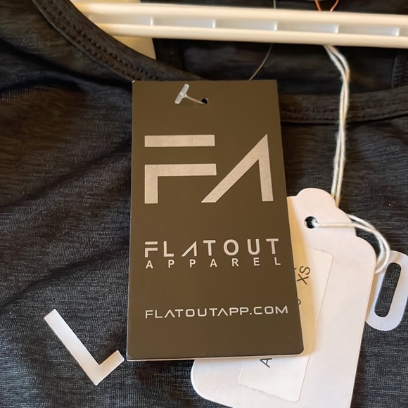 Size: XS Extremely soft and stretchy Sleeveless tank top. Feels wonderful - Picture 4 of 5